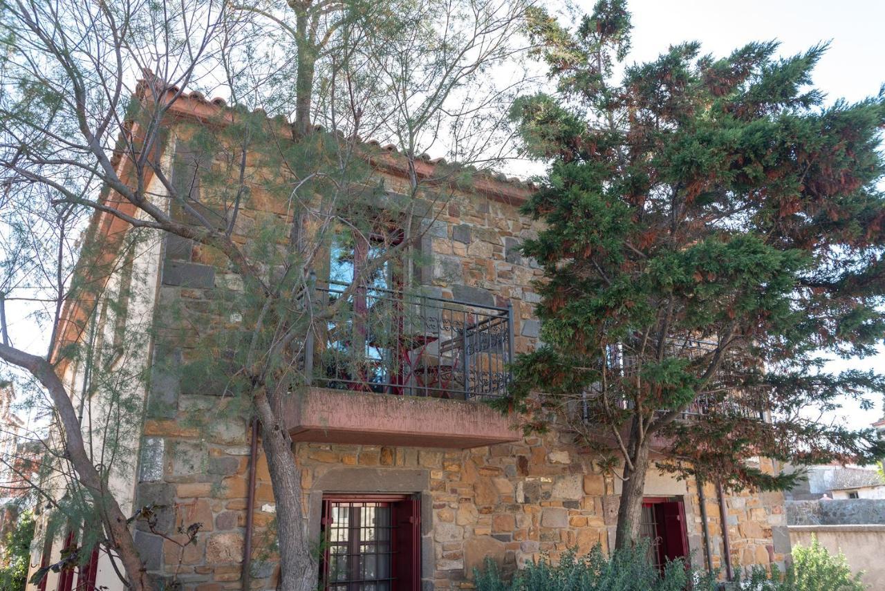 Lively Studios at Varos Square Exterior foto