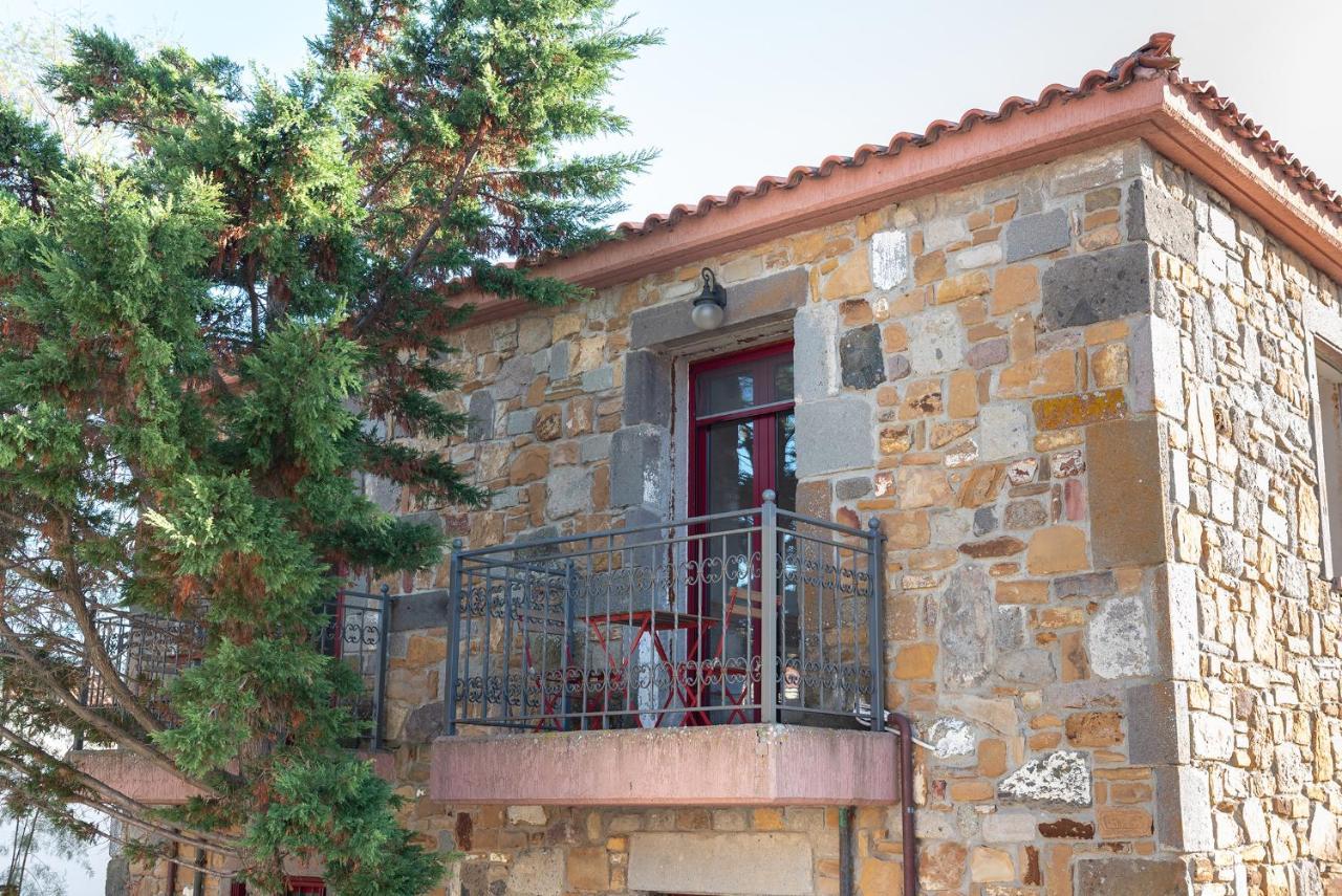 Lively Studios at Varos Square Exterior foto