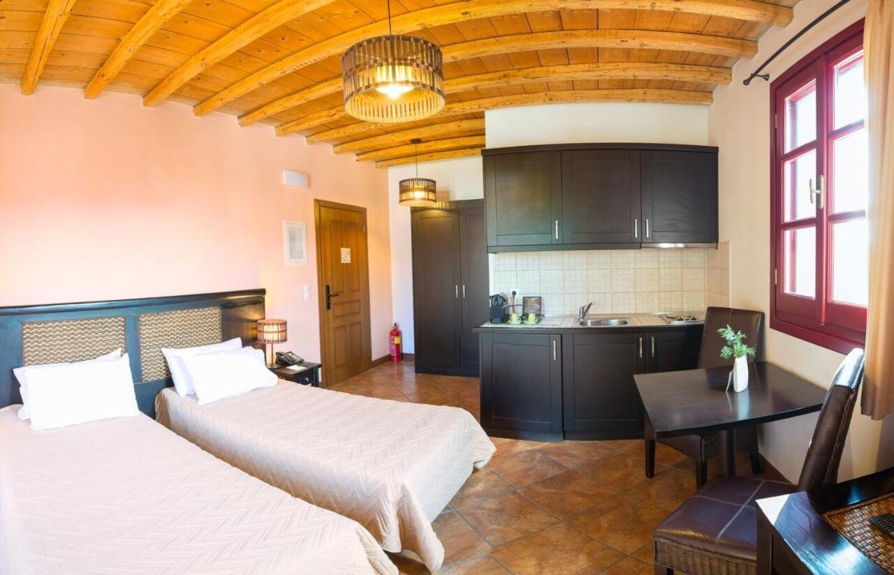 Lively Studios at Varos Square Exterior foto